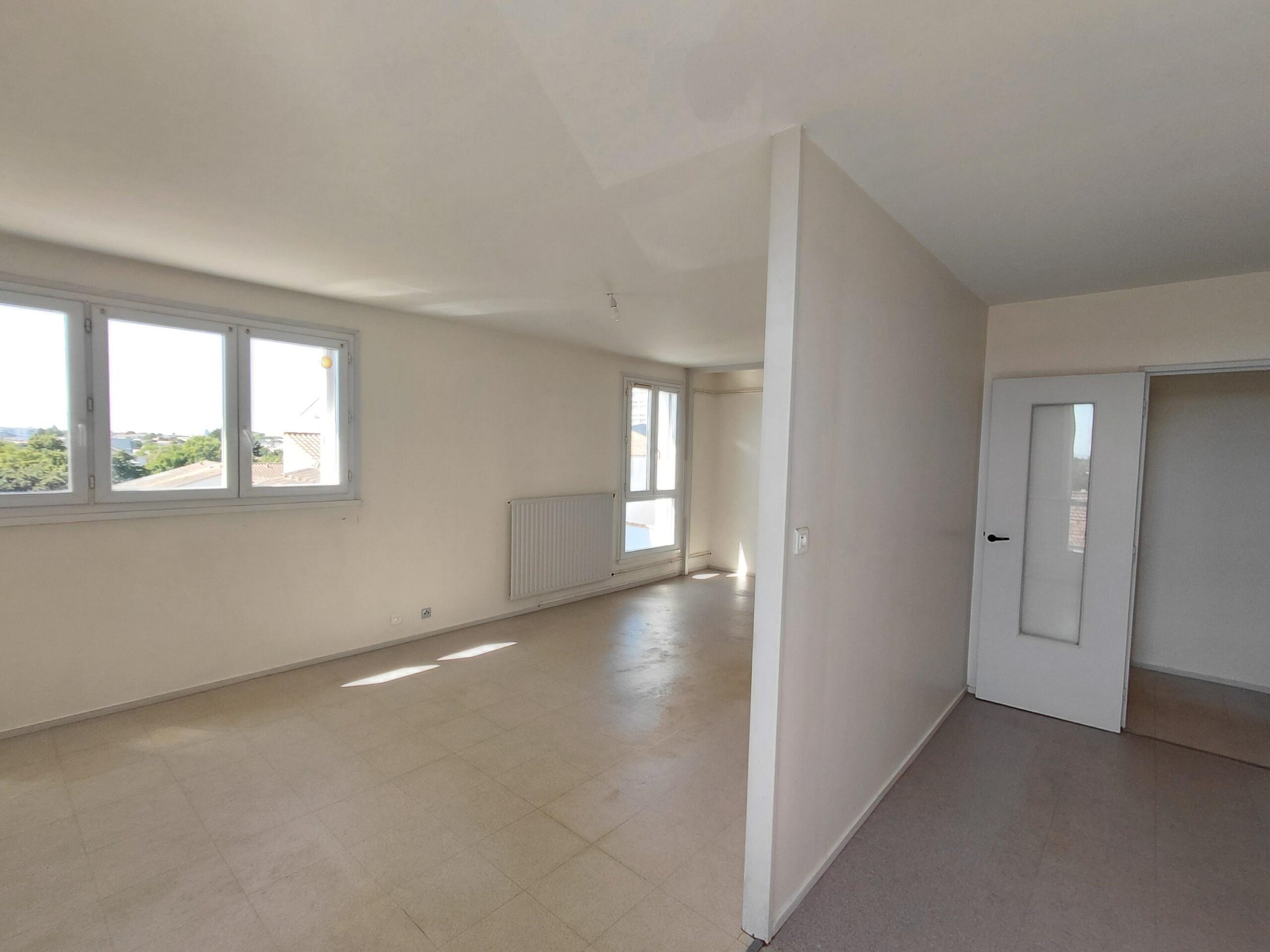 LA ROSSIGNOLETTE - 258 AVENUE CARNOT - LA ROCHELLE - APPARTEMENT LOGT 15 - T2 - 3ème ETAGE
